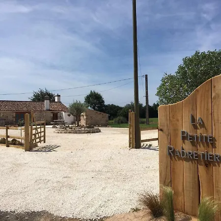 Four Bedroom In Vendee - Sleeps 10 - Walk To O'gliss Water Park! Vakantiehuis *