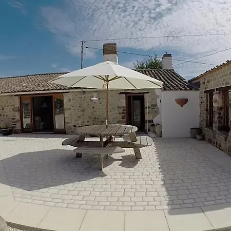 Four Bedroom In Vendee - Sleeps 10 - Walk To O'gliss Water Park! * Le Bernard